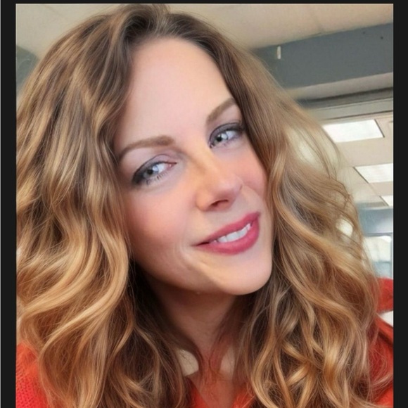 Meet your Posher, Lori - Picture 2 of 2